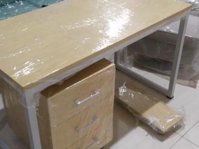 Set Meja Kerja Kantor Kursi dan Laci